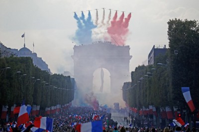 Bus champions monde foot 2018 patrouille France.jpg